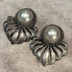 Vintage 1950’s Clip on Elegant Silver Pearl Earrings